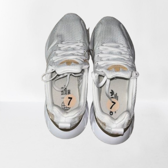 New Women’s Size 7 White/Gold Swift Run 22 Running Shoes - Picture 4 of 5